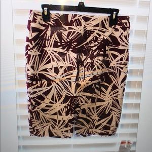 Pencil skirt in white and wine color
